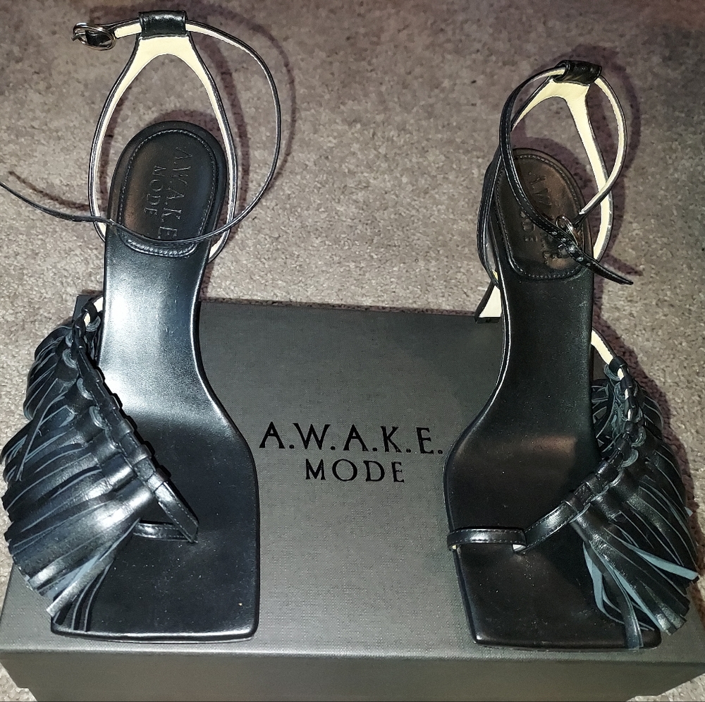 DELTA HIGH TASSEL SANDAL A.W.A.K.E MODE